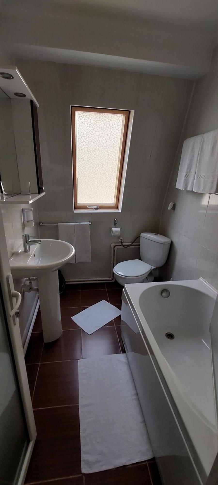 Harmony House Hotel Târgu Jiu Екстериор снимка