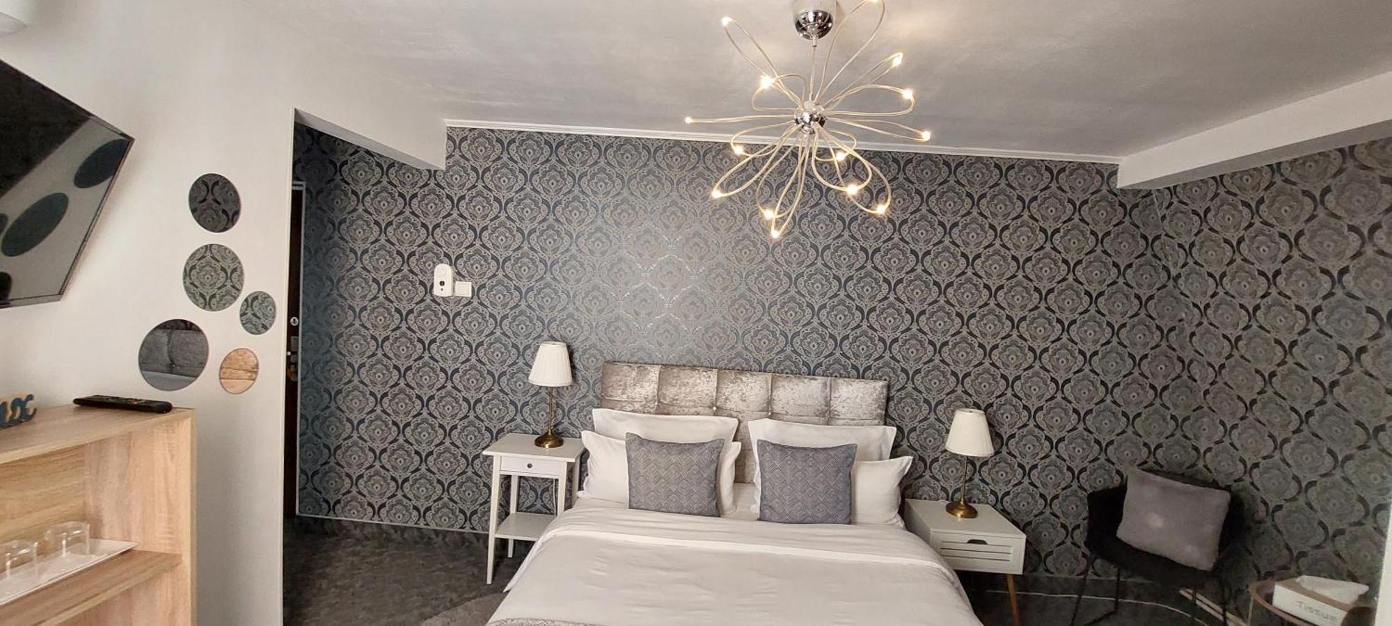 Harmony House Hotel Târgu Jiu Екстериор снимка