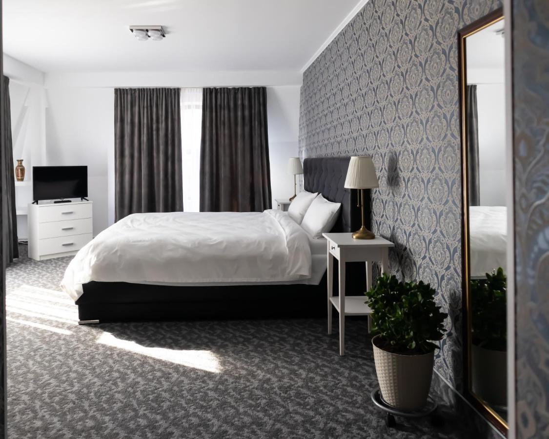 Harmony House Hotel Târgu Jiu Екстериор снимка
